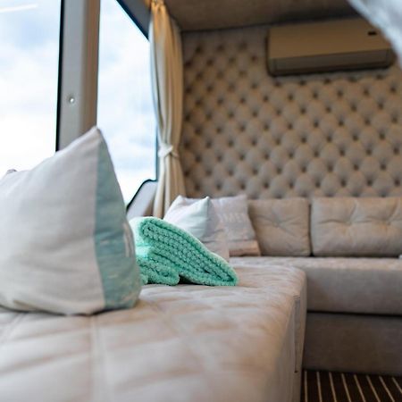 Lieblingsplatz Parey - Schwimmendes Living Luxboot Hotel Екстериор снимка