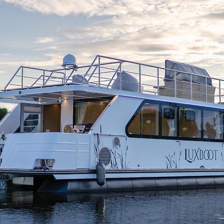 Lieblingsplatz Parey - Schwimmendes Living Luxboot Hotel Екстериор снимка