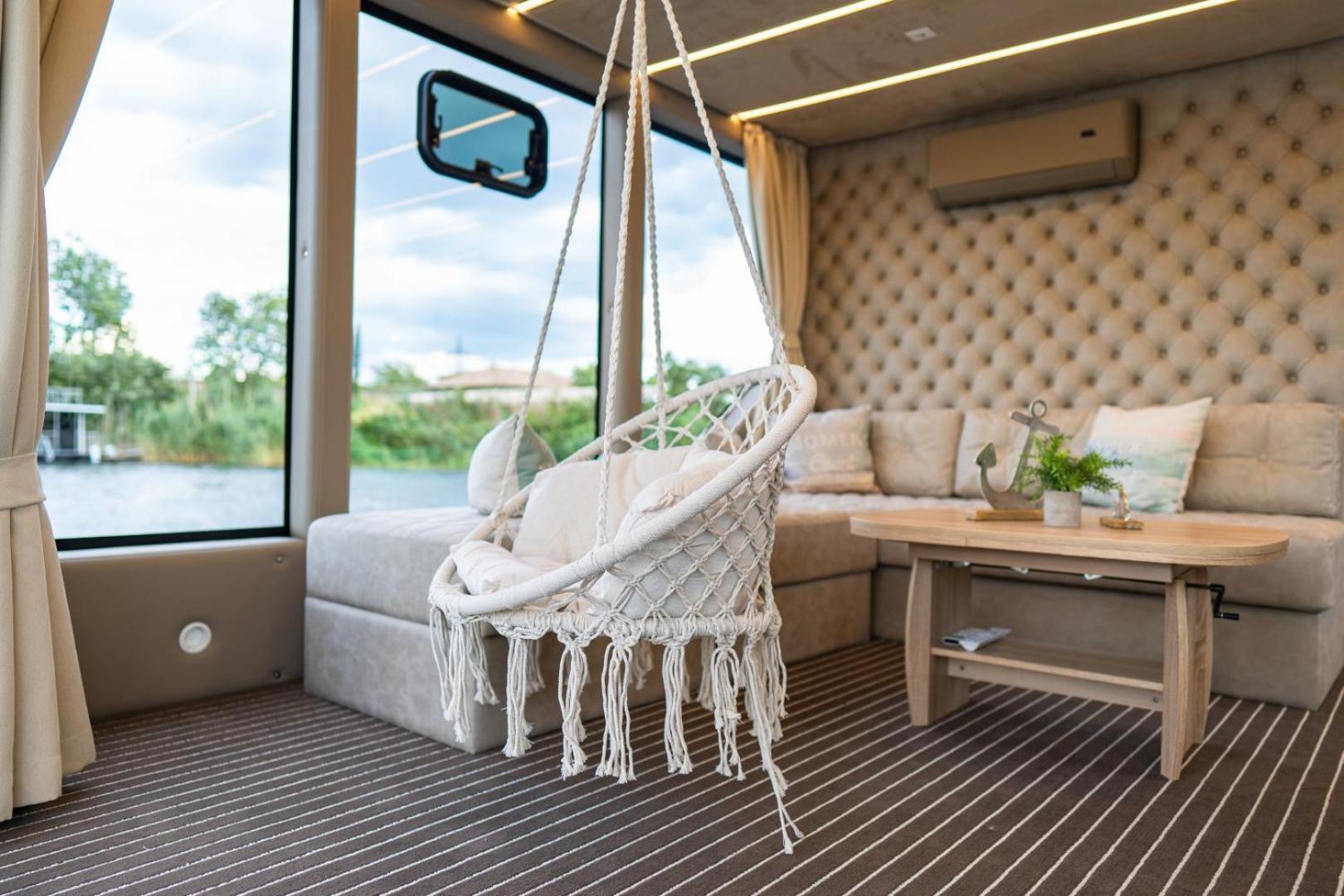 Lieblingsplatz Parey - Schwimmendes Living Luxboot Hotel Екстериор снимка