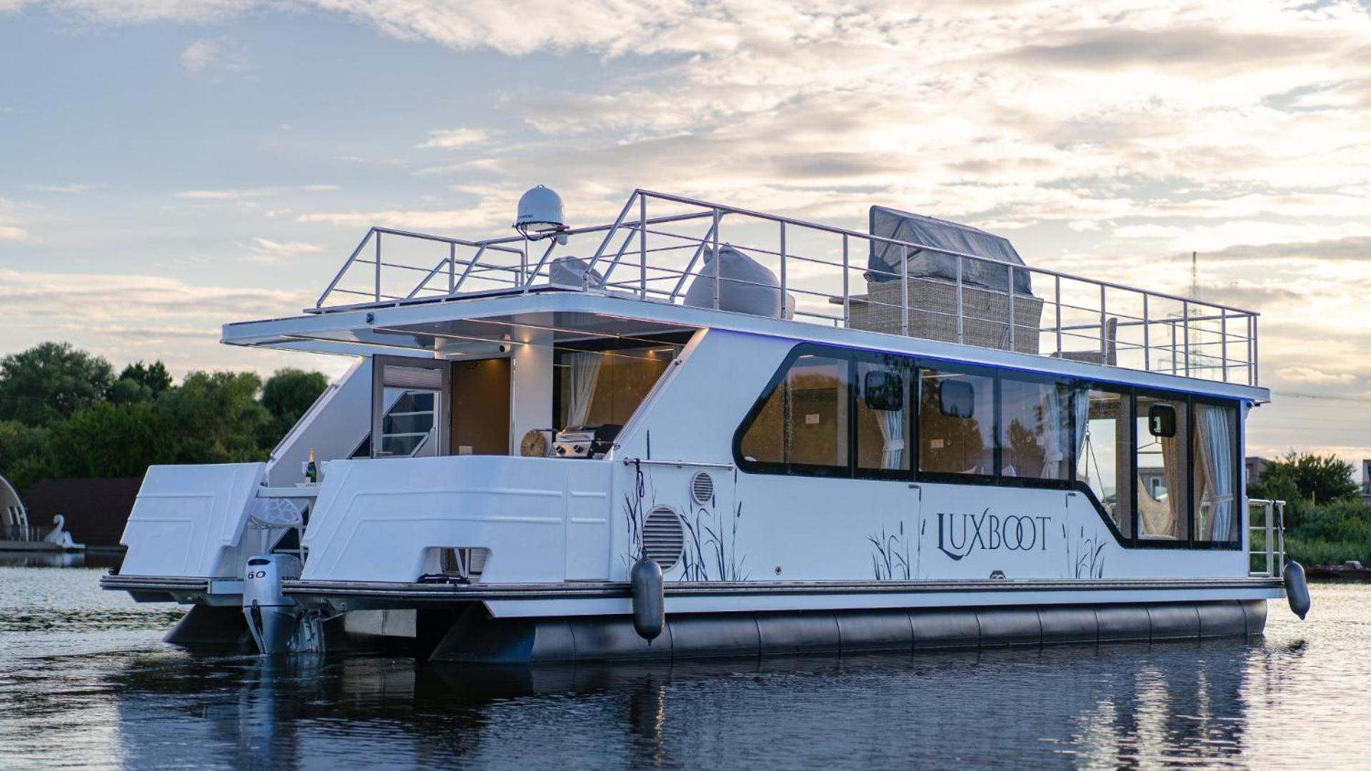 Lieblingsplatz Parey - Schwimmendes Living Luxboot Hotel Екстериор снимка
